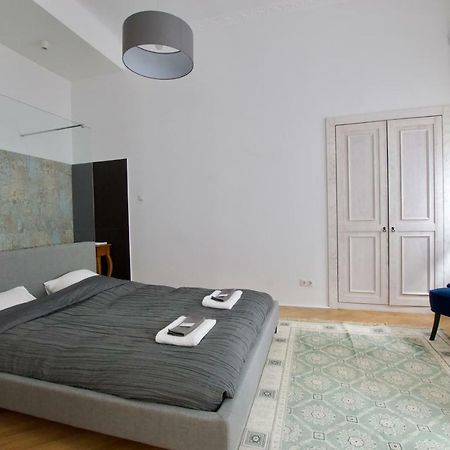 Luxury Apartment By Hi5 - Oktober 6 Street Budapest Bagian luar foto