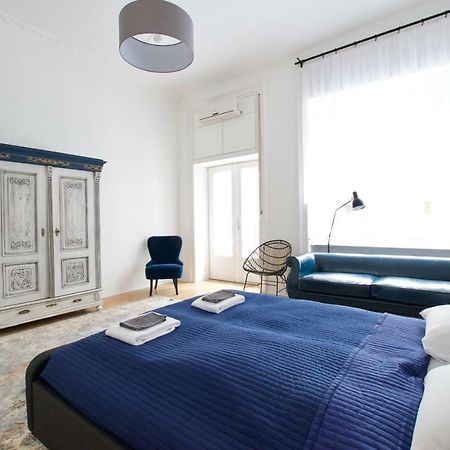 Luxury Apartment By Hi5 - Oktober 6 Street Budapest Bagian luar foto