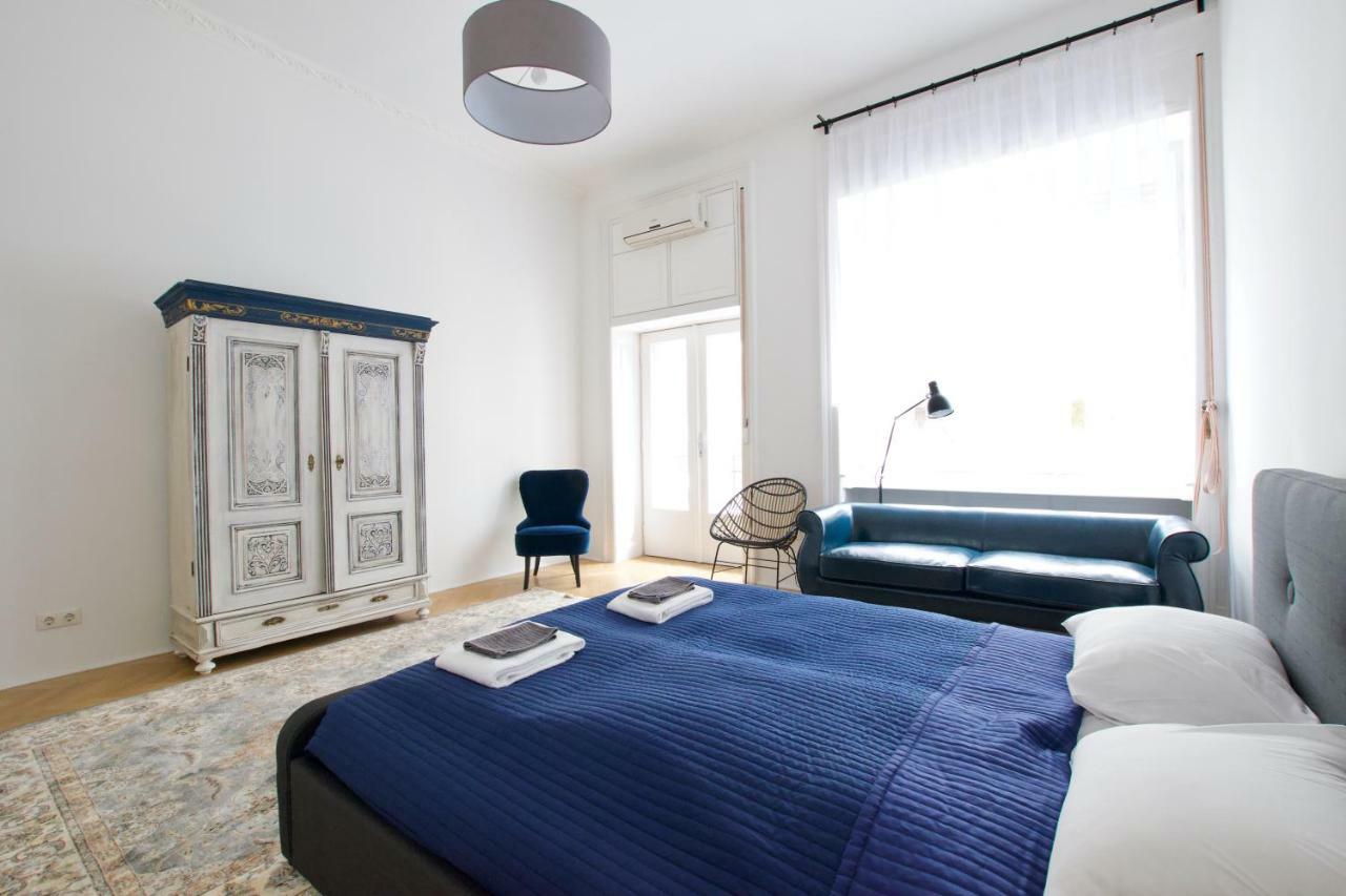 Luxury Apartment By Hi5 - Oktober 6 Street Budapest Bagian luar foto