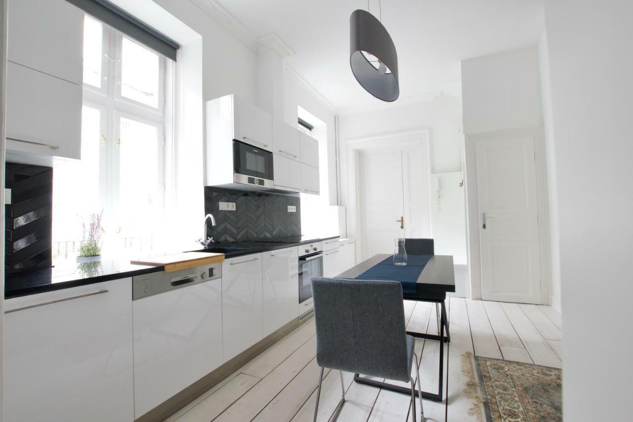 Luxury Apartment By Hi5 - Oktober 6 Street Budapest Bagian luar foto
