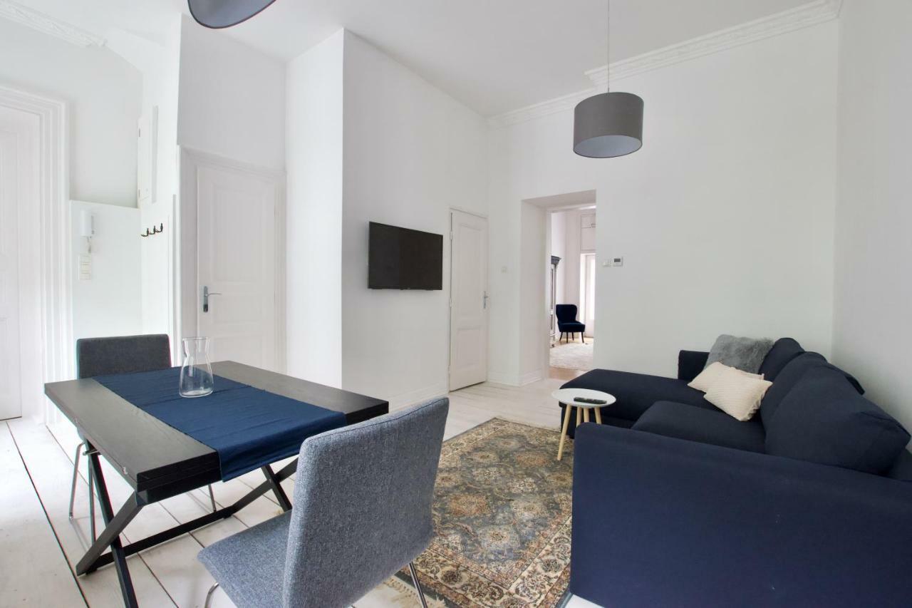 Luxury Apartment By Hi5 - Oktober 6 Street Budapest Bagian luar foto