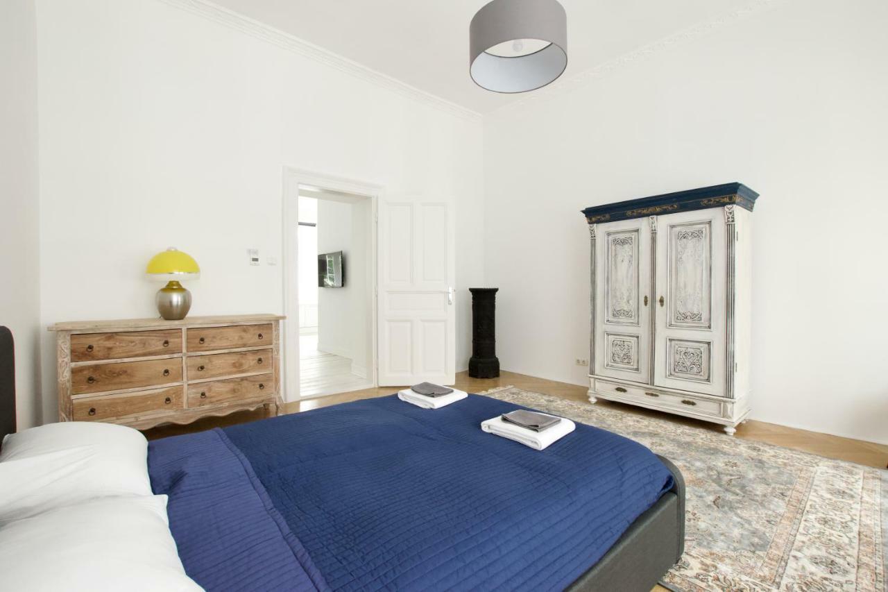 Luxury Apartment By Hi5 - Oktober 6 Street Budapest Bagian luar foto